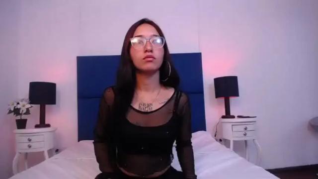 Image 3 of emmamillerw Stream on Chaturbate on 12 months ago