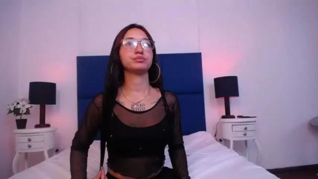 Image 6 of emmamillerw Stream on Chaturbate on 12 months ago