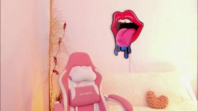 Image 12 of emmamyers_ Stream on Chaturbate on 18 days ago