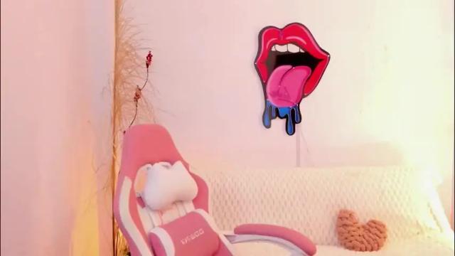 Image 8 of emmamyers_ Stream on Chaturbate on 18 days ago