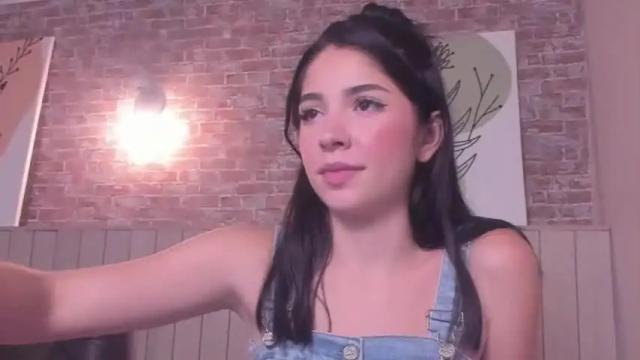Image 7 of emmaprice__ Stream on Chaturbate on 16 months ago