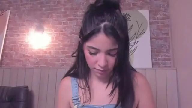 Image 8 of emmaprice__ Stream on Chaturbate on 16 months ago