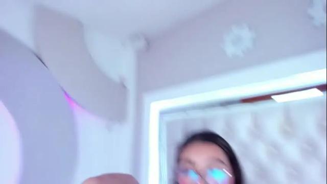 Image 12 of emmarous21 Stream on Chaturbate on 23 days ago