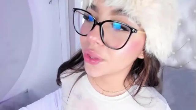 Image 7 of emmarous21 Stream on Chaturbate on 16 days ago