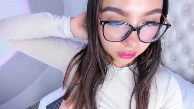Image 7 of emmarous21 Stream on Chaturbate on 10 days ago