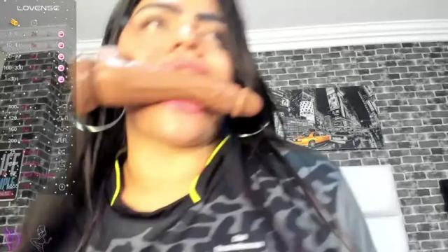Image 4 of emmaroussex_ Stream on Chaturbate on 13 months ago