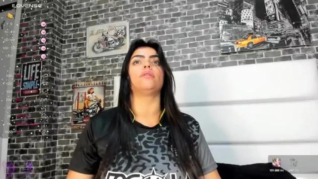 Image 8 of emmaroussex_ Stream on Chaturbate on 13 months ago