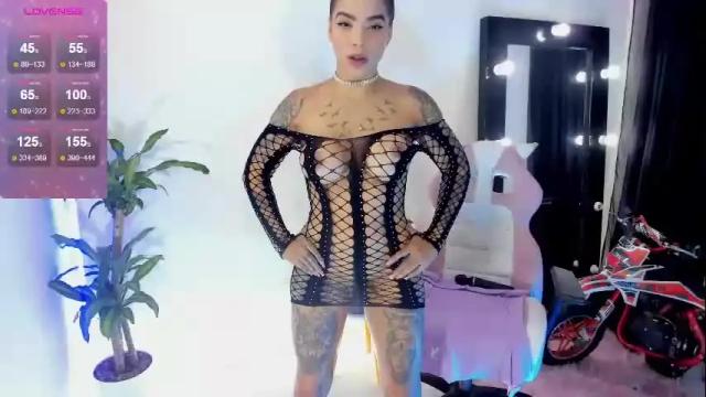 Image 2 of emmarusselx Stream on Chaturbate on 2 months ago