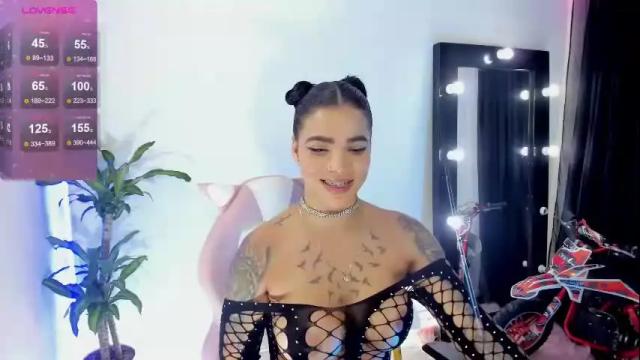 Image 4 of emmarusselx Stream on Chaturbate on 2 months ago