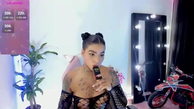 Image 6 of emmarusselx Stream on Chaturbate on 2 months ago