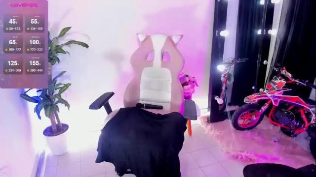 Image 12 of emmarusselx Stream on Chaturbate on 2 months ago