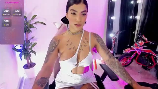 Image 2 of emmarusselx Stream on Chaturbate on 2 months ago