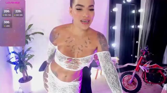 Image 4 of emmarusselx Stream on Chaturbate on 1 month ago