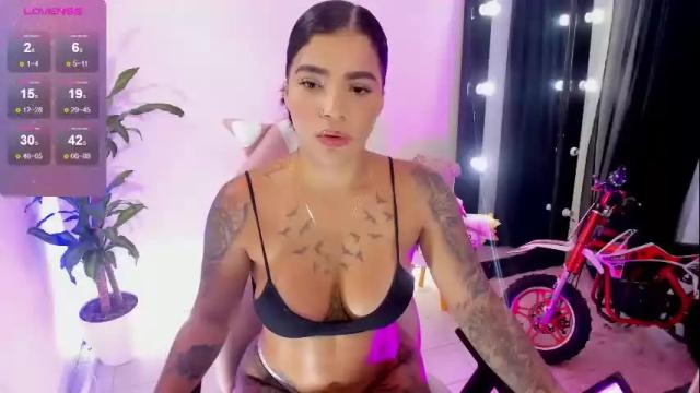 Image 4 of emmarusselx Stream on Chaturbate on 1 month ago