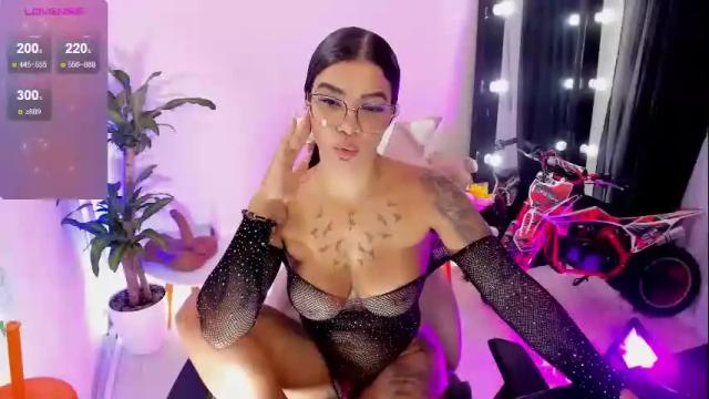 Image 6 of emmarusselx Stream on Chaturbate on 1 month ago