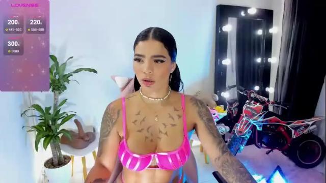 Image 2 of emmarusselx Stream on Chaturbate on 1 month ago