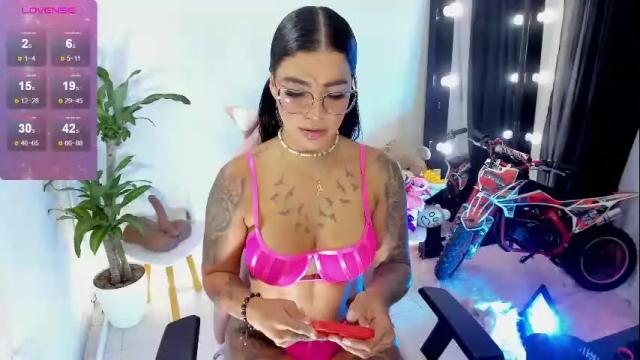 Image 4 of emmarusselx Stream on Chaturbate on 1 month ago