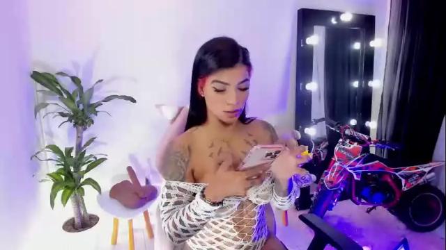 Image 2 of emmarusselx Stream on Chaturbate on 29 days ago