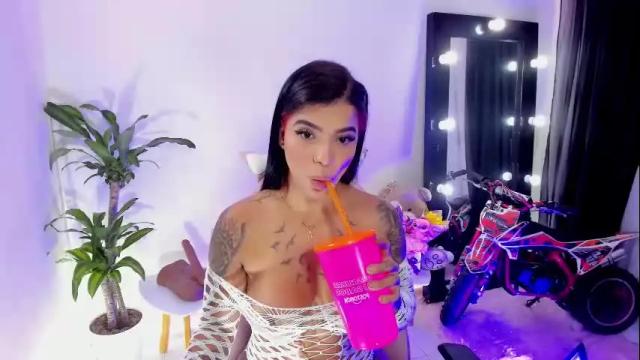 Image 4 of emmarusselx Stream on Chaturbate on 29 days ago