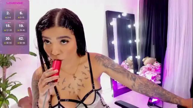 Image 6 of emmarusselx Stream on Chaturbate on 14 days ago
