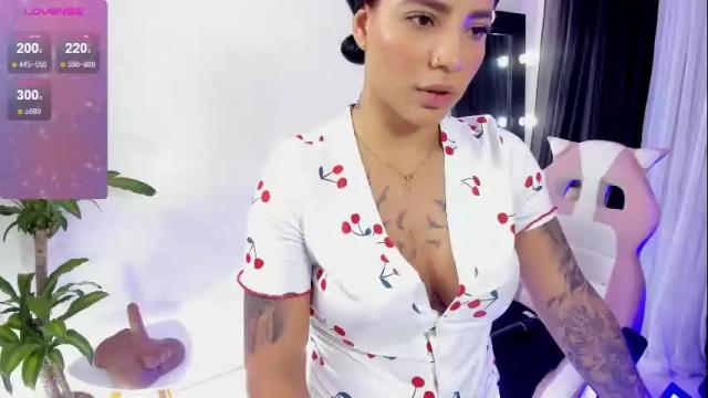 Image 10 of emmarusselx Stream on Chaturbate on 13 days ago