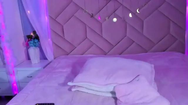 Image 3 of emmascott_1 Stream on Chaturbate on 14 months ago