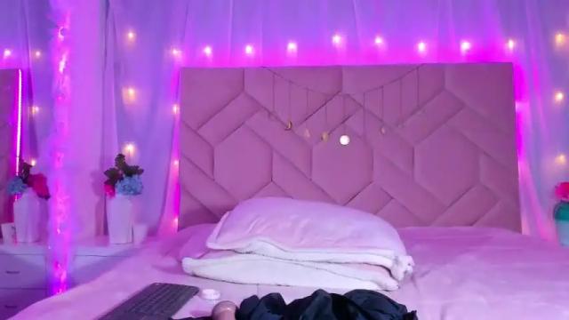 Image 11 of emmascott_1 Stream on Chaturbate on 14 months ago