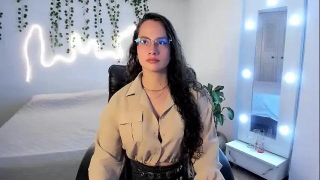 Image 3 of emmatorres9 Stream on Chaturbate on 29 days ago