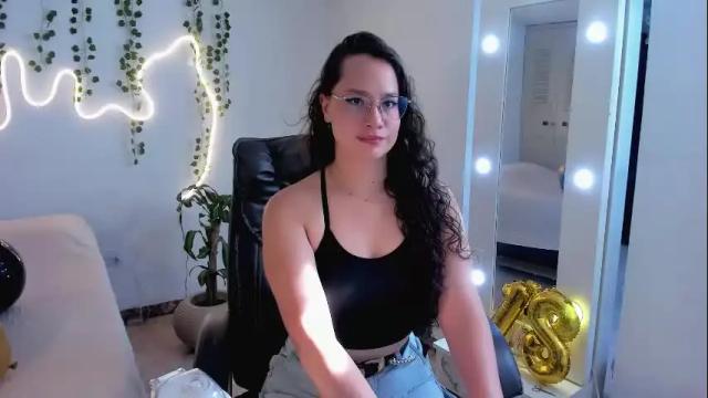 Image 4 of emmatorres9 Stream on Chaturbate on 17 days ago