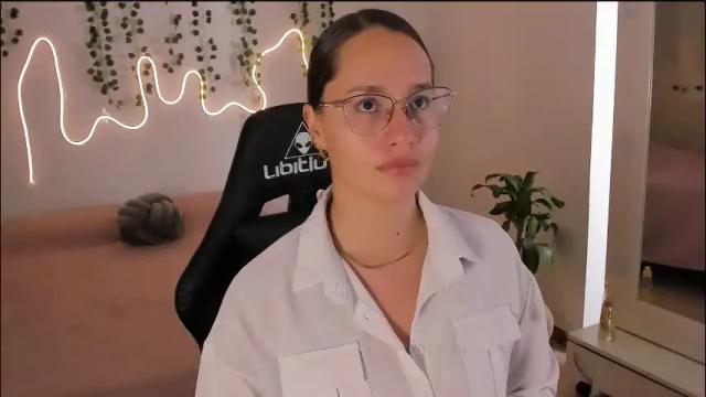 Image 2 of emmatorres9 Stream on Chaturbate on 1 month ago