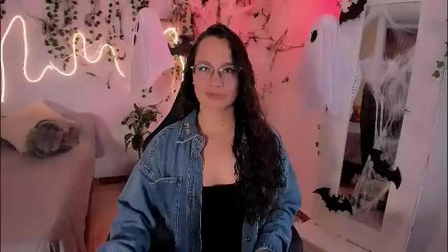 Image 4 of emmatorres9 Stream on Chaturbate on 8 days ago