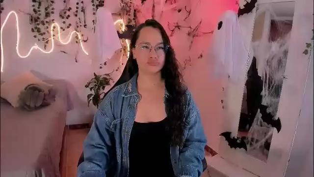 Image 7 of emmatorres9 Stream on Chaturbate on 8 days ago