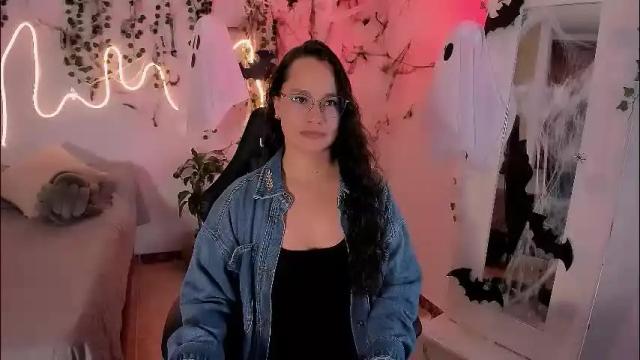 Image 8 of emmatorres9 Stream on Chaturbate on 8 days ago