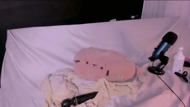 Image 10 of emmattweerk Stream on Chaturbate on 18 months ago