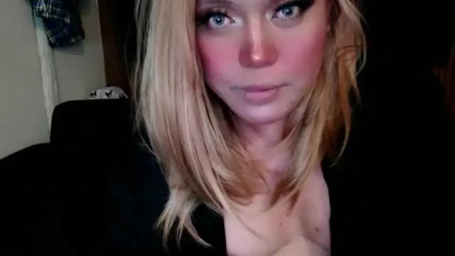 Image 8 of emmawatsoons Stream on Chaturbate on 1 month ago