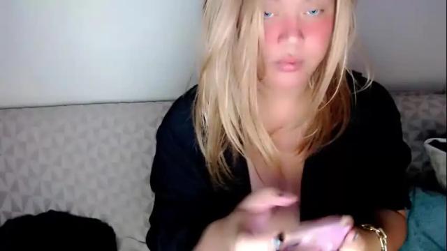Image 6 of emmawatsoons Stream on Chaturbate on 1 month ago