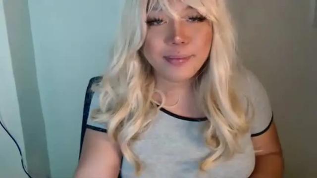Image 2 of emmawatsoons Stream on Chaturbate on 2 months ago