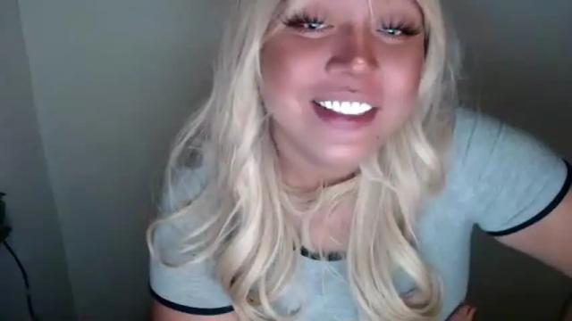 Image 3 of emmawatsoons Stream on Chaturbate on 2 months ago