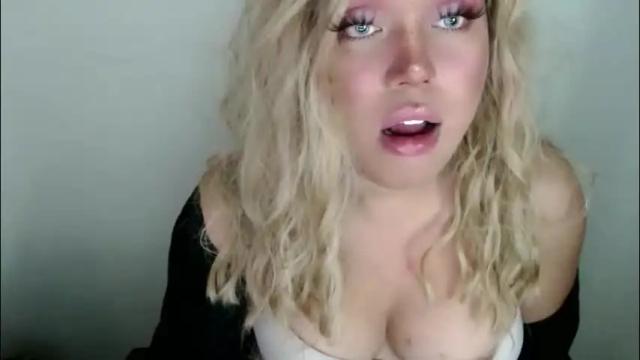 Image 8 of emmawatsoons Stream on Chaturbate on 1 month ago