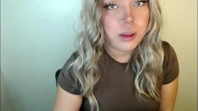 Image 2 of emmawatsoons Stream on Chaturbate on 27 days ago