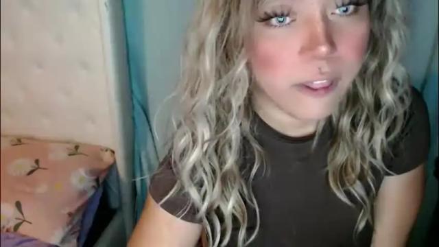 Image 4 of emmawatsoons Stream on Chaturbate on 2 months ago