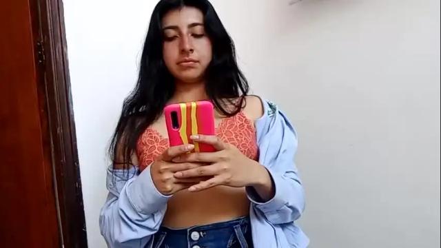Image 4 of emmawillliams Stream on Chaturbate on 15 months ago
