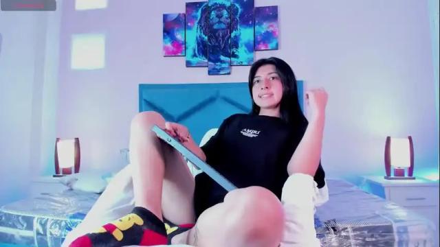 Image 3 of emmawillliams Stream on Chaturbate on 1 month ago