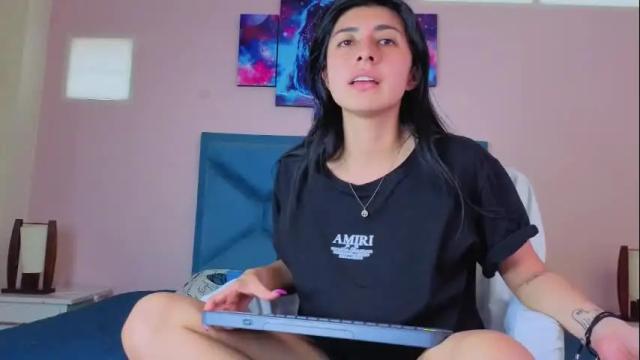 Image 8 of emmawillliams Stream on Chaturbate on 2 days ago