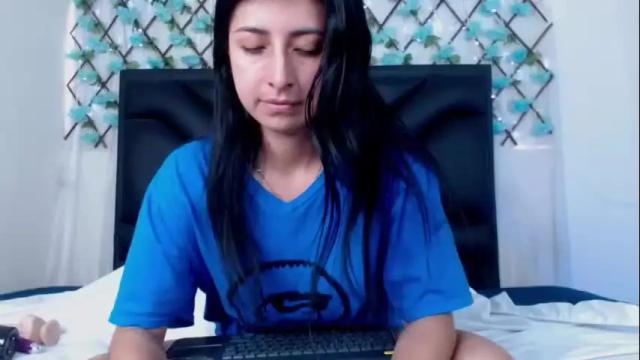Image 10 of emmawillliams Stream on Chaturbate on 1 month ago