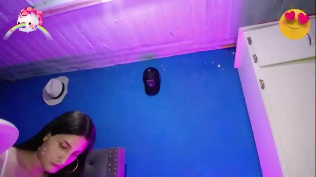 Image 11 of emmaxx7 Stream on Chaturbate on 3 months ago