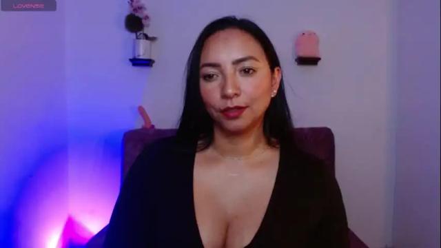 Image 4 of emmi_cam Stream on Chaturbate on 1 month ago
