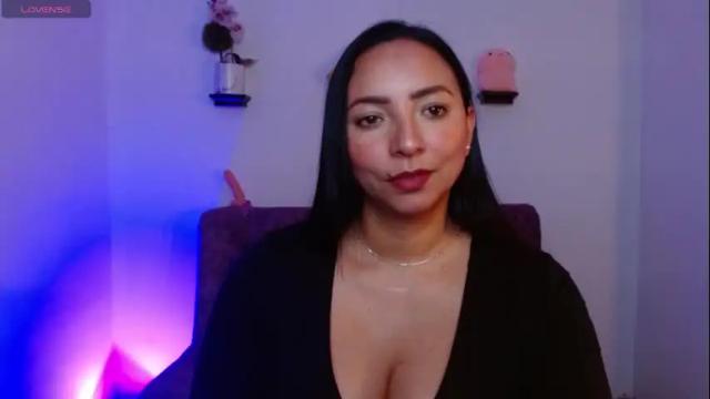 Image 6 of emmi_cam Stream on Chaturbate on 1 month ago