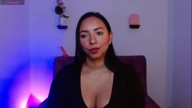 Image 7 of emmi_cam Stream on Chaturbate on 1 month ago