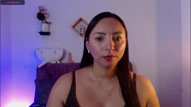 Image 2 of emmi_cam Stream on Chaturbate on 1 month ago